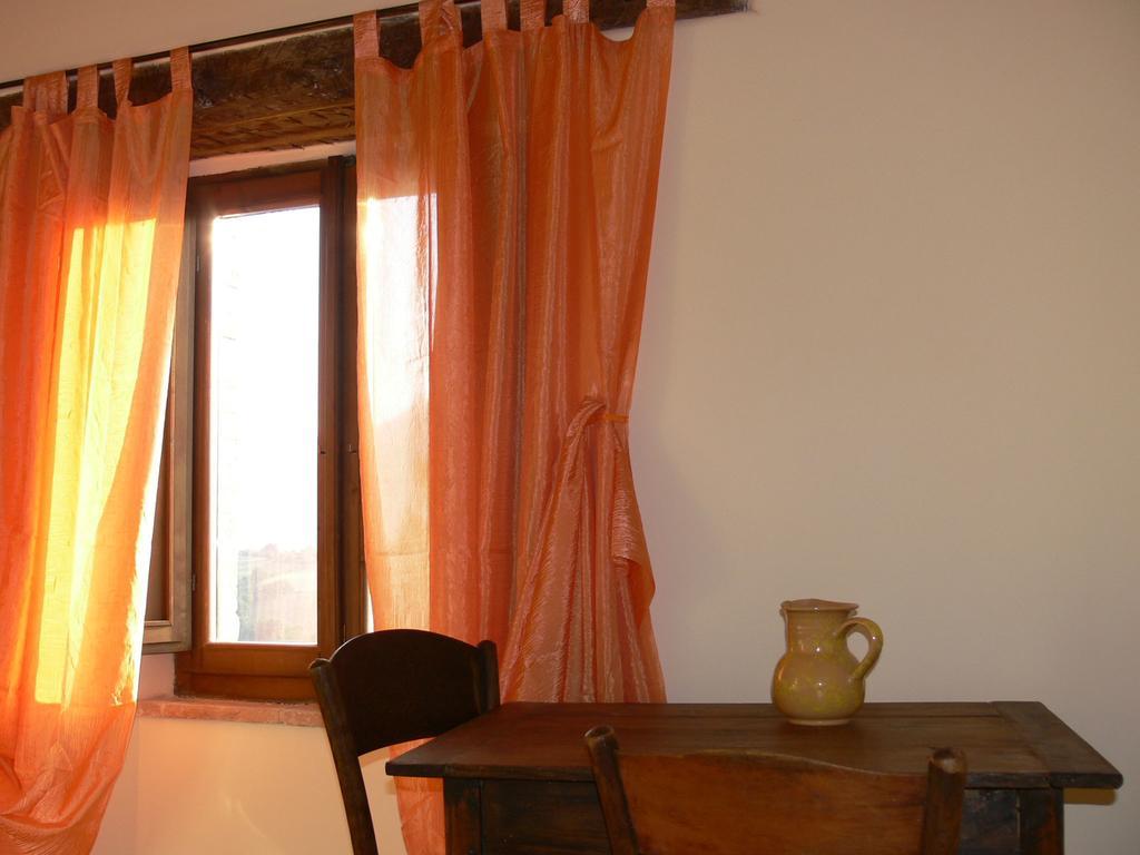 Locanda Dell'Istrice Камерино Стая снимка
